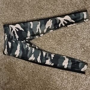 Forever 21 Camo Athletic Pants Size Medium